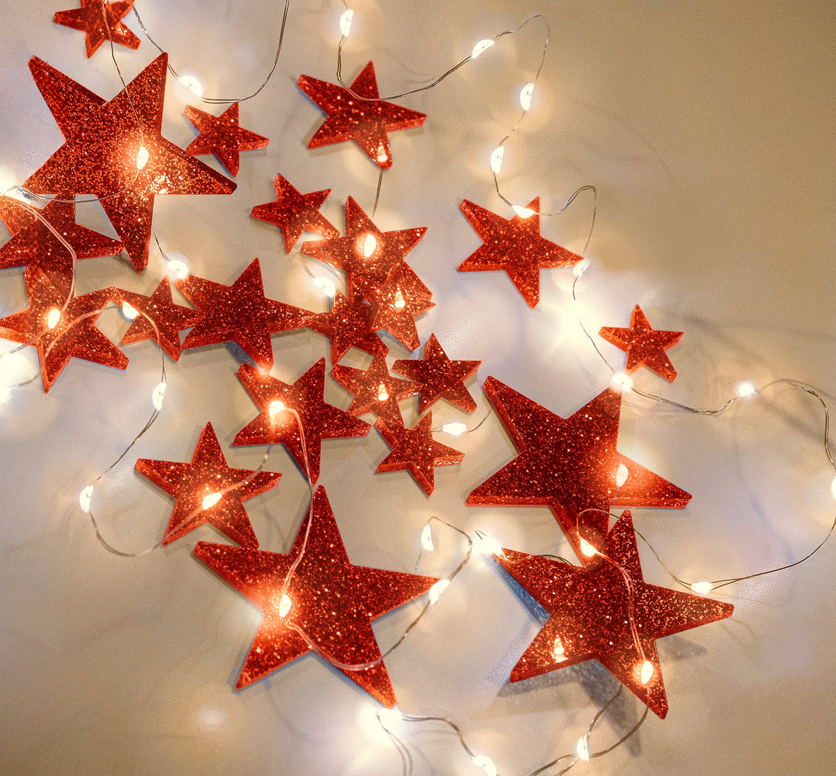 Floating Red Stars-Sparkling Large Sizes-Fills 1 Gallon for Your Vases-With Option of 3 Submersible Fairy Lights